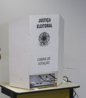 Ex-presidente Michel Temer é o primeiro a votar em sua seção eleitoral em SP