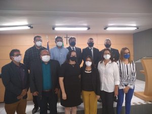 Fabiana Pessoa faz juramento em sessão extraordinária da Câmara