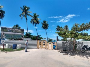 [Vídeo] Muro que impedia acesso à Praia de Milagres é derrubado