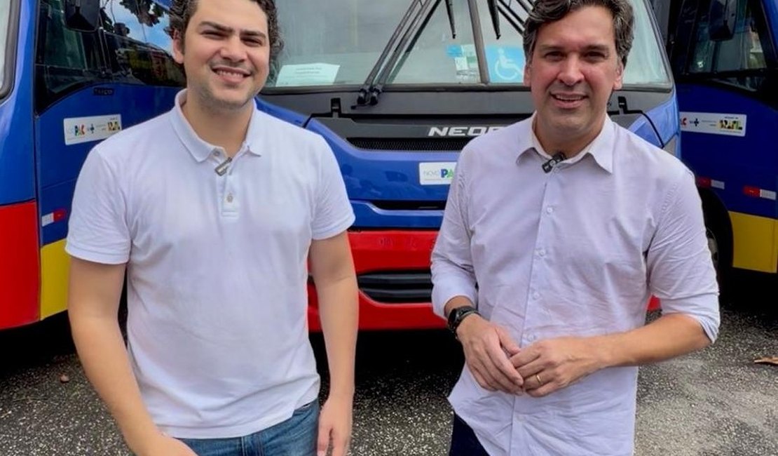 Prefeito Eduardo Bulhões recebe micro-ônibus do Programa Agora Tem Especialistas