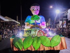 Em clima de festa, Arapiraca celebra seus 100 anos de história com tradicional desfile cívico-militar