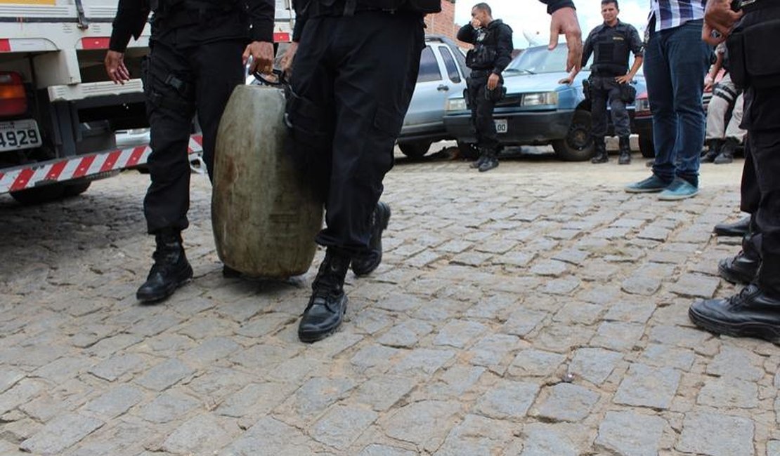 Polícia Militar apreende 1,7 mil litros de combustível clandestino no interior   