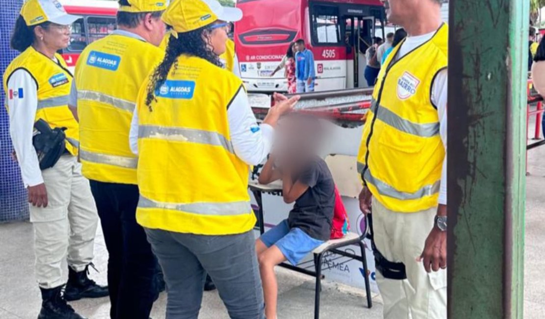 Ronda no Bairro acolhe criança de oito anos perdida no terminal do Benedito Bentes