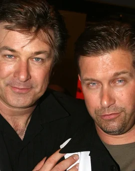 Irmãos Stephen e Alec Baldwin sofrem acidente de carro em Nova York