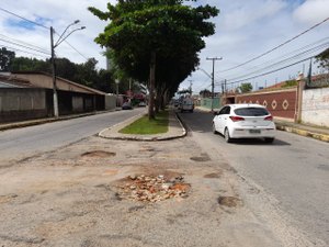 Buracos em retorno para veículos próximo  a SMTT prejudicam o tráfego em Arapiraca