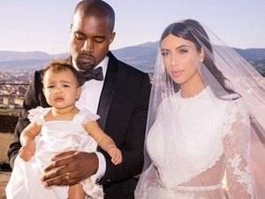 Kim Kardashian fura orelha da filha e divide opiniões