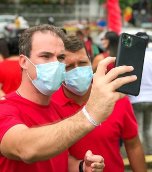 Olavo Neto inicia campanha à reeleição com adesivaço no centro de Murici