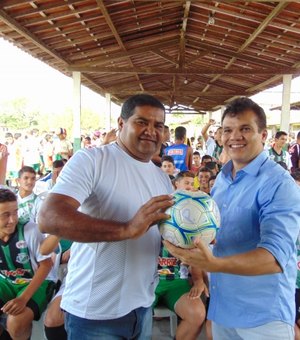 Moisés Machado e Ricardo Nezinho se reúnem com atletas do Arasport em Arapiraca