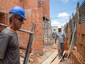 Indústria da construção ganha 163 empresas, mas perde 2 mil trabalhadores 