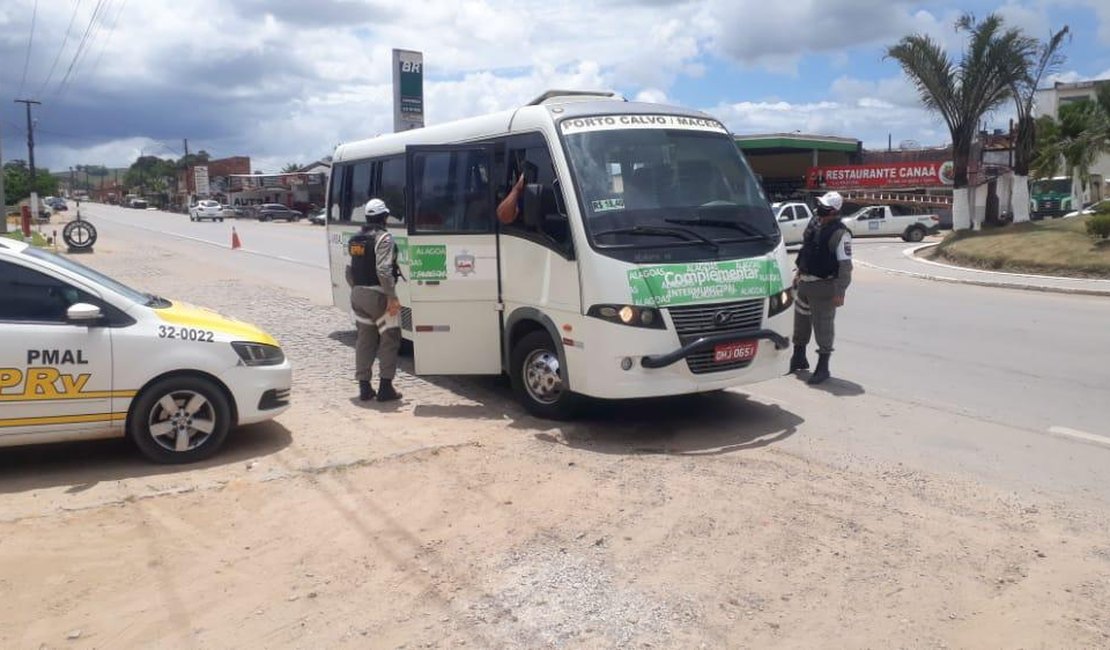 Operação integrada flagra irregularidades no transporte turístico em Maragogi