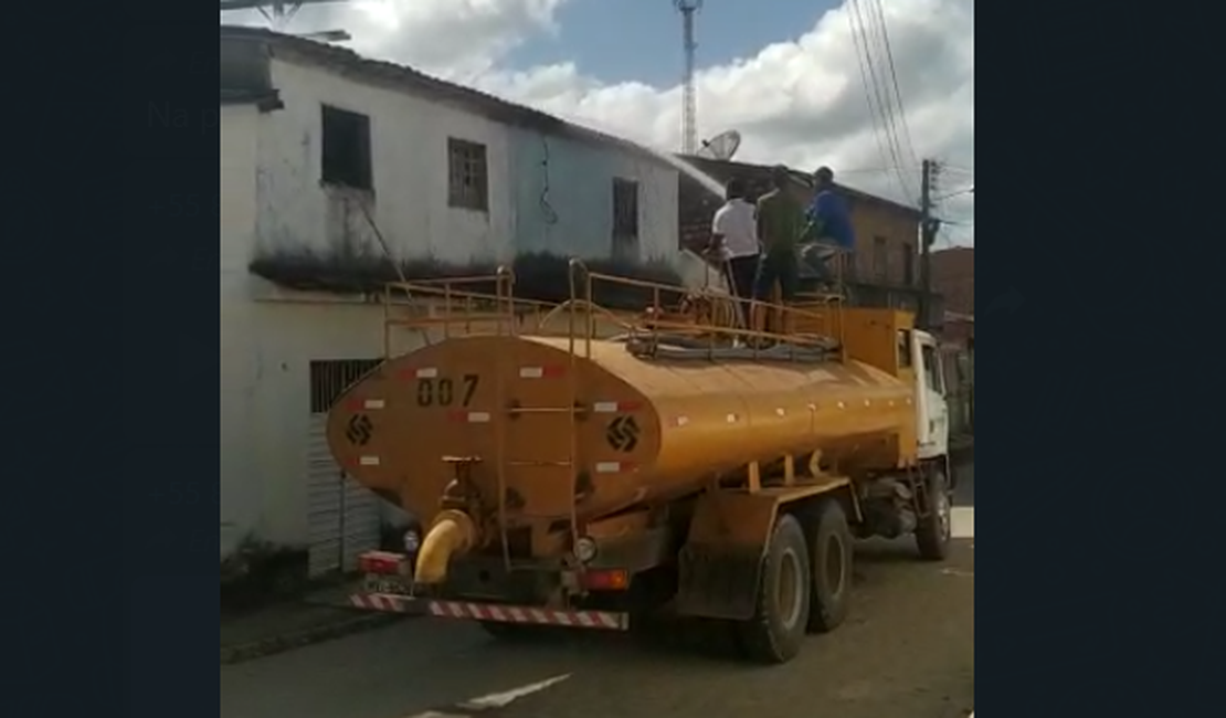 [Víde] Casa pega fogo e mobiliza bombeiros em Matriz de Camaragibe