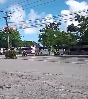 [Vídeo] Comboio de ônibus com torcedores do Fortaleza invade Maceió