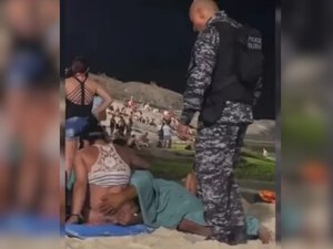 Casal é abordado pela polícia durante prática de sexo oral em praia no Rio de Janeiro