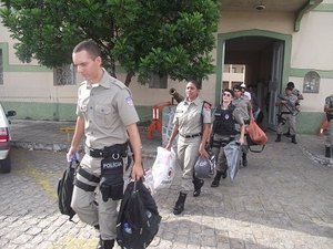 Tropas da PM embarcam para o interior neste sábado