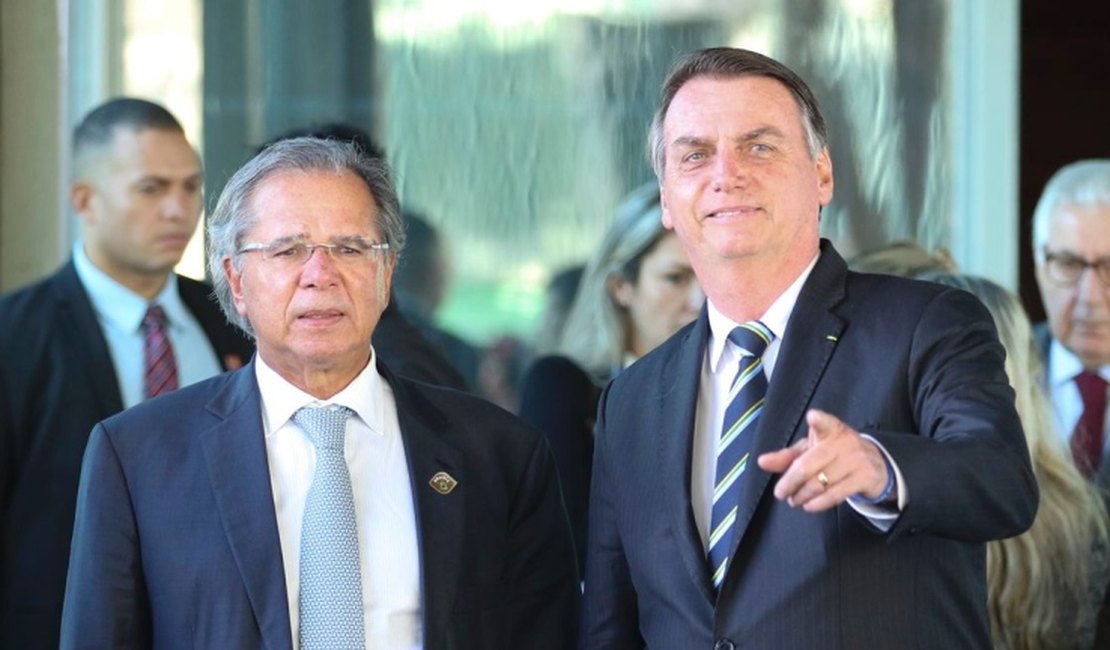 Bolsonaro vê atropelos em ações de Guedes no combate ao coronavírus