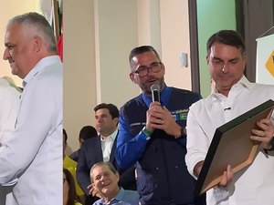 [Vídeo] Flávio Bolsonaro recebe título de Cidadão Honorário durante agenda em Maceió