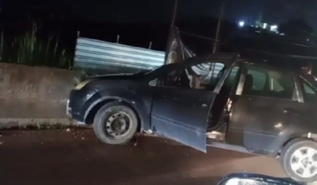 Motorista perde o controle do carro e bate em ponte de Satuba