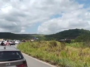 Colisão entre carros deixa pessoas feridas na Usina Cachoeira do Meirim