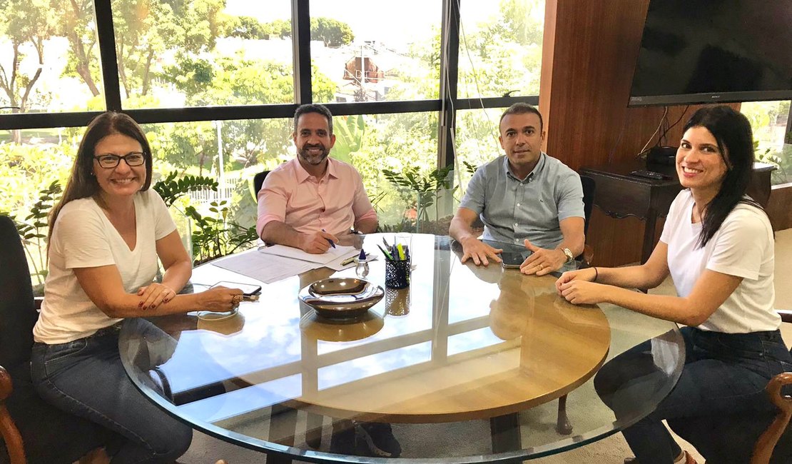 Paulo Dantas se reúne com prefeito de Major Izidoro e agenda Programa Fortalece na região