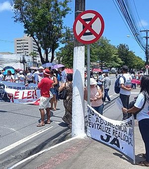 Agentes de endemias decretam greve e bloqueiam a Avenida Fernandes Lima