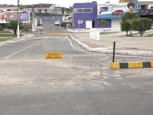 [Vídeo] Ainda não há previsão para a liberação do tráfego em trecho da rua 7 de Setembro em Arapiraca