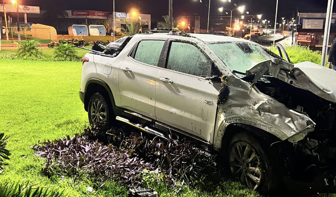 [Vídeos] Câmeras de vigilância mostram momento em que motorista invade Trevo Padre Jefferson em Arapiraca