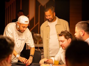 Rogério Siqueira participa de torneio de pôquer ao lado de Neymar Jr.