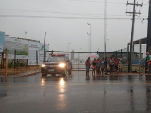 Moradores de conjunto popular se mobilizam para não pagar conta de água