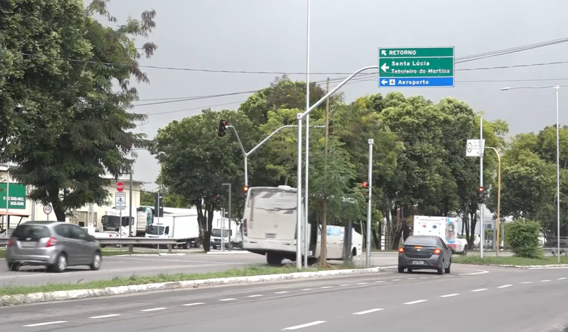 [Vídeo] Alteração em retorno na Av. Durval de Góes Monteiro melhora fluxo de veículos, diz DMTT