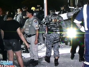 Viatura do BOPE capota e militares ficam feridos em avenida de Maceió
