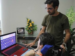 Arapiraquenses criam projeto para deficientes se comunicarem