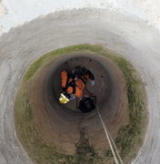 Idosa é resgatada após cair em fossa séptica que estava sendo construída em residência de Arapiraca