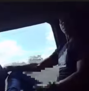 Vídeo mostra homem se masturbando dentro de van em Arapiraca