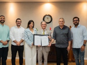 Governador em exercício assina ordem de serviço para obras do Pró-Estrada em Jacuípe