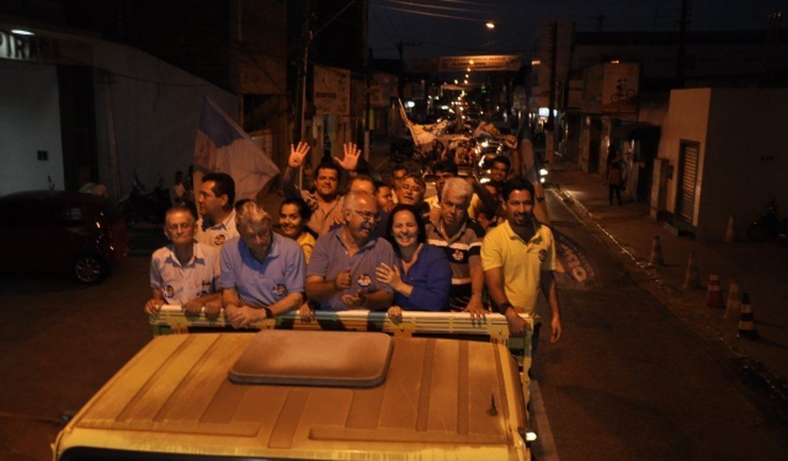 Rogério recebe apoio da população durante grande carreata pelas ruas de Arapiraca