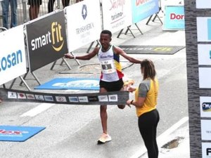 Etíope ganha a São Silvestre e mantém jejum do Brasil; Daniel é o segundo