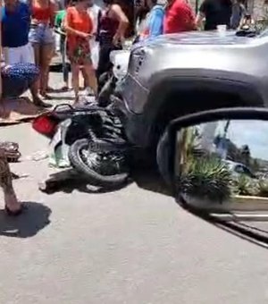 Colisão entre carro e moto é registrada na cidade de Arapiraca