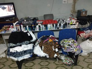 PM encontra R$ 15 mil em produtos furtados dentro de carro em Arapiraca 