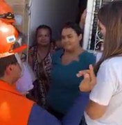 Moradores devem sair de suas casas devido risco de deslizamento de barreira, diz Defesa Civil