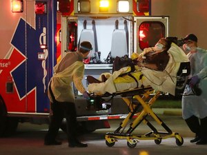 EUA têm recorde mundial de mortos por Covid-19 em um dia, com 1.169