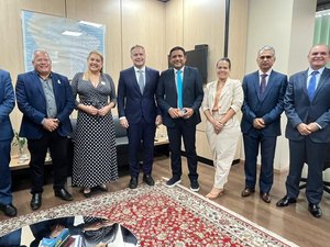 Prefeito Júlio Cezar e ministro Renan Filho discutem investimentos em infraestrutura para Palmeira dos Índios