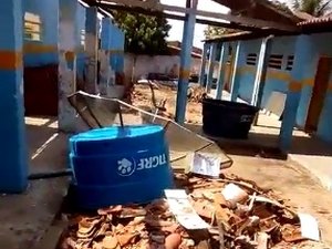 Pais denunciam que obra feita por empresa está colocando a vida dos alunos em perigo em Arapiraca