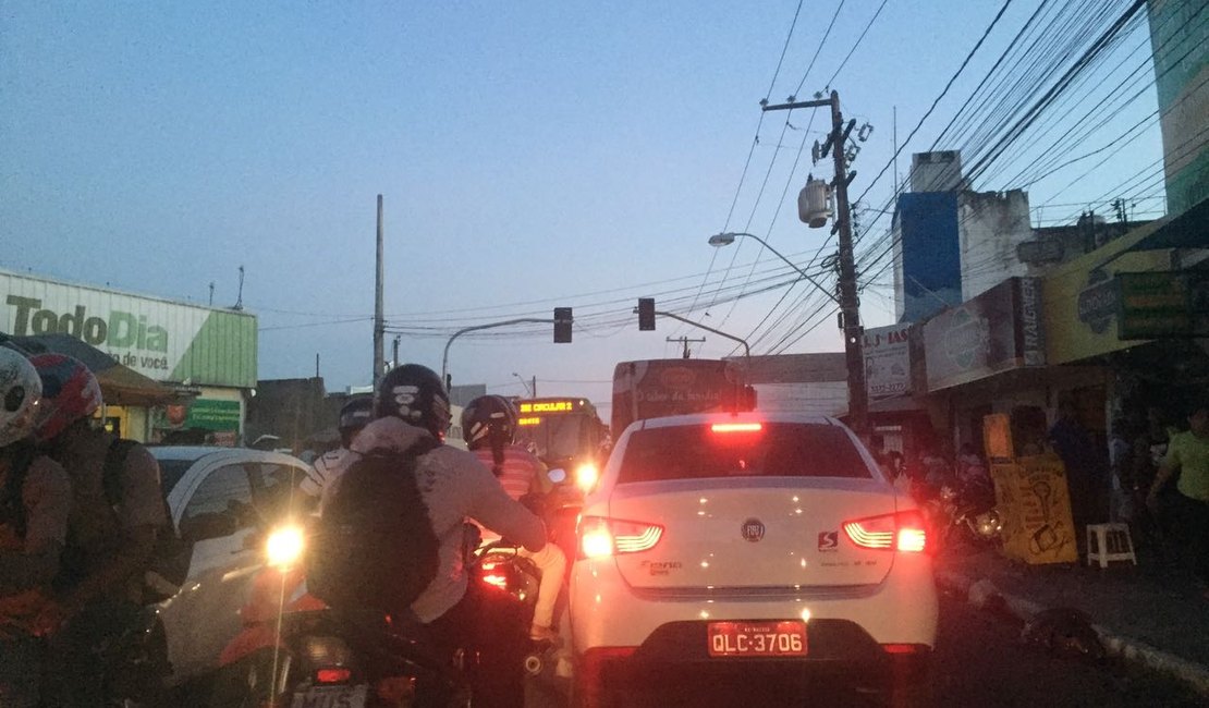  Maceió registra congestionamentos em vários pontos da cidade