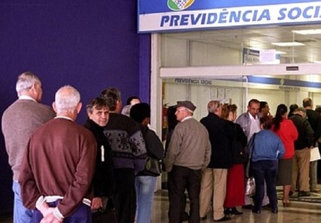 Resultado de imagem para Mais de 72 mil pessoas pediram aposentadoria e salÃƒÂ¡rio-maternidade