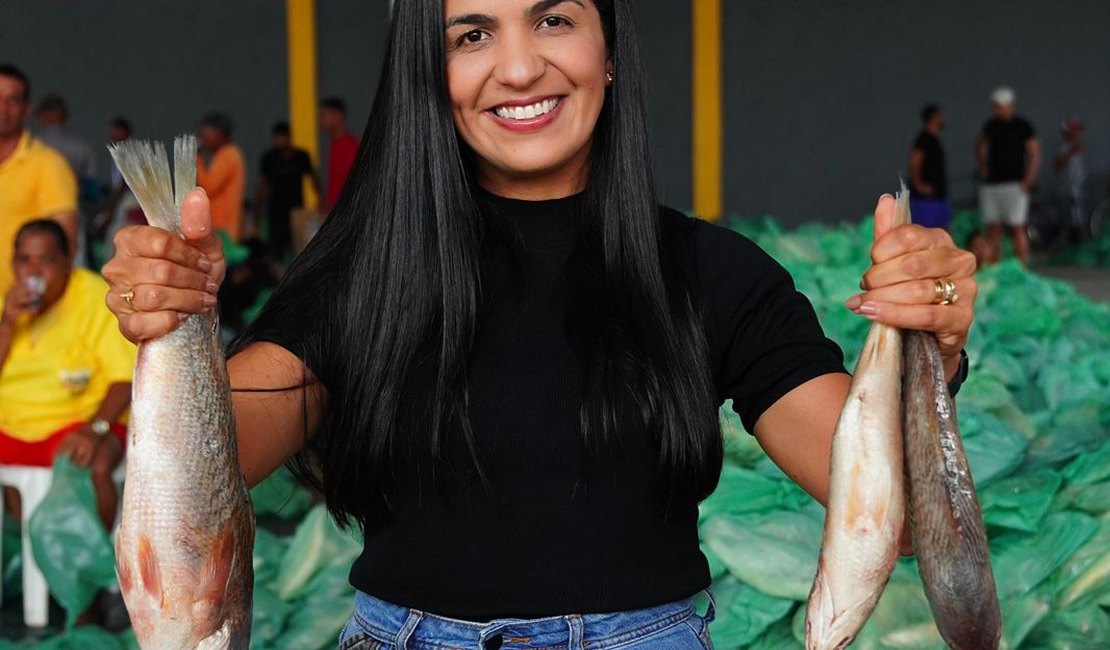 Prefeita Márcia reforça tradição e distribui mais de 25 toneladas de peixe à população