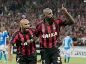 Botafogo e Atlético-PR fazem dever de casa por classificação na Libertadores
