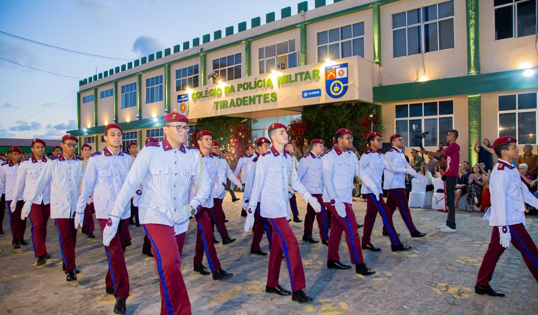 Colégio da Polícia Militar celebra formatura de concluintes do Ensino Médio