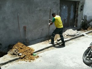 Casal notifica casas com ligações clandestinas no conjunto João Sampaio