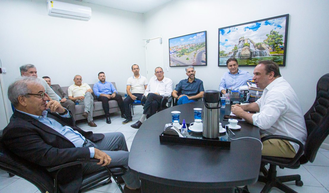 Prefeito Luciano recebe a visita do vice-presidente do TCE/AL e representantes da Loja Macônica