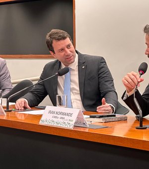 Daniel Barbosa preside debate sobre turismo e preservação ambiental na Costa dos Corais